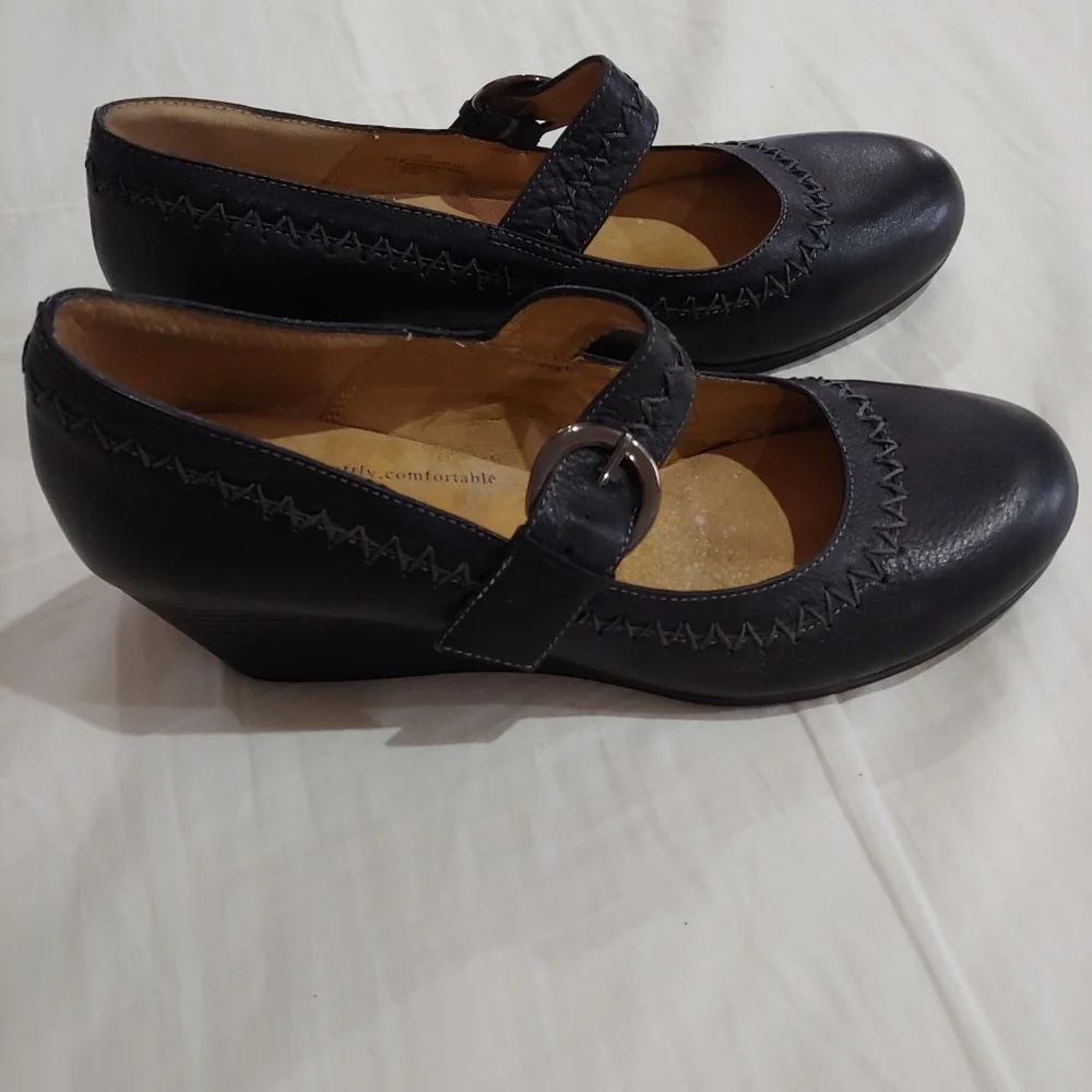 Softspots Leather Wedge Mary Jane, Size 9.5M, Black